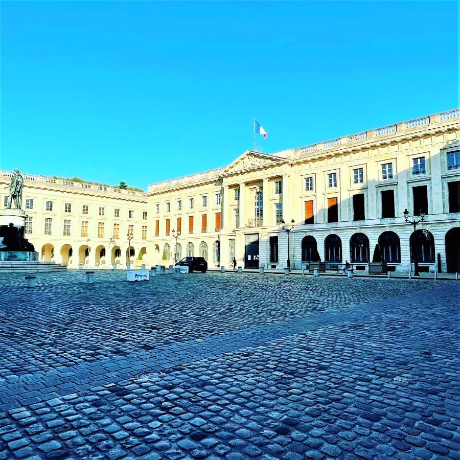 Charme De L'Ancien Pour Cet Appartement Entierement Renove Dans L'Hypercentre De Реймс Экстерьер фото